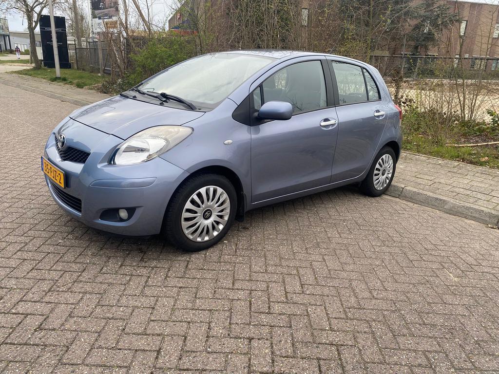 Toyota Yaris 1.3 16V Vvt-i Automaat | 94143KM | 5 DEURS |APK, Auto's, Toyota, Euro 5, Stof, 40 €/maand, Zwart