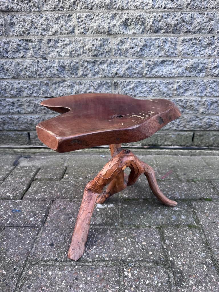 Uniek boomstam bijzettafeltje - Handgemaakt hout, Huis en Inrichting, Tafels | Bijzettafels, Minder dan 45 cm, Minder dan 55 cm