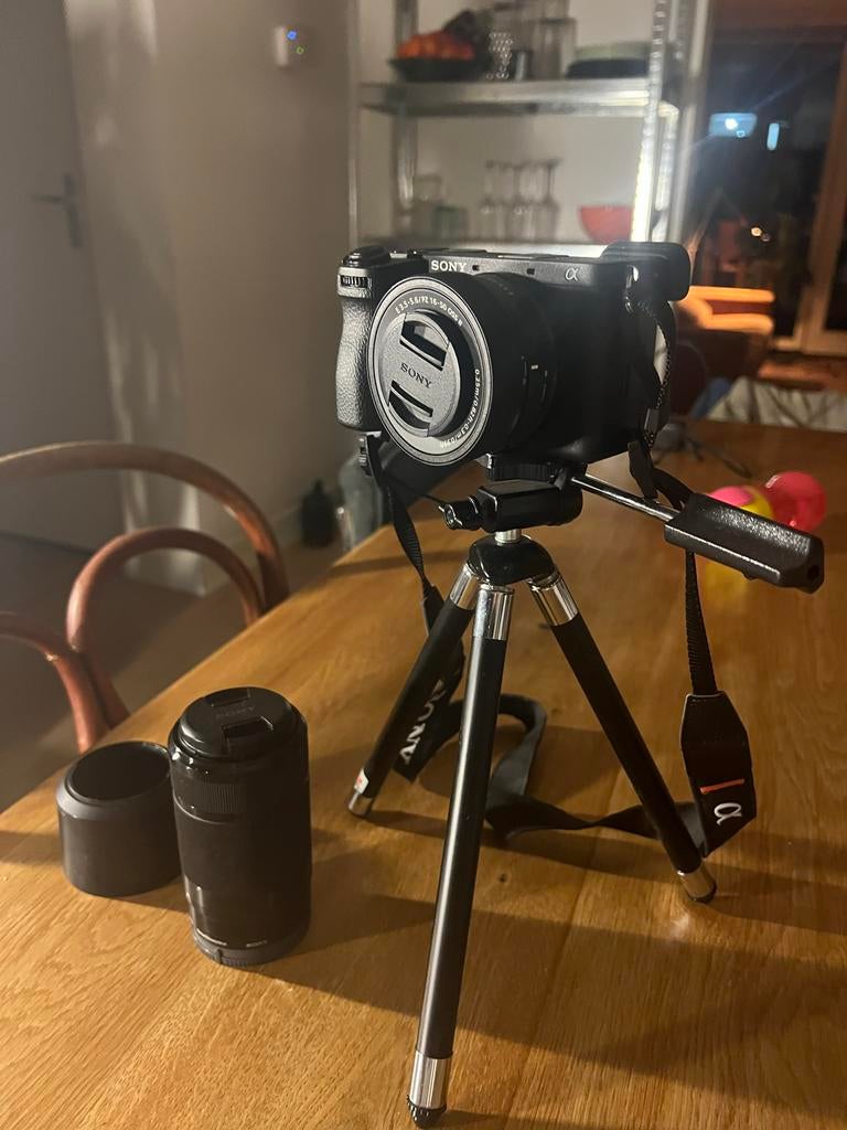 Sony A6700 camera 16-50mm & 55-210mm 2 batterijen, Gebruikt, Spiegelreflex, Ophalen of Verzenden, Sony