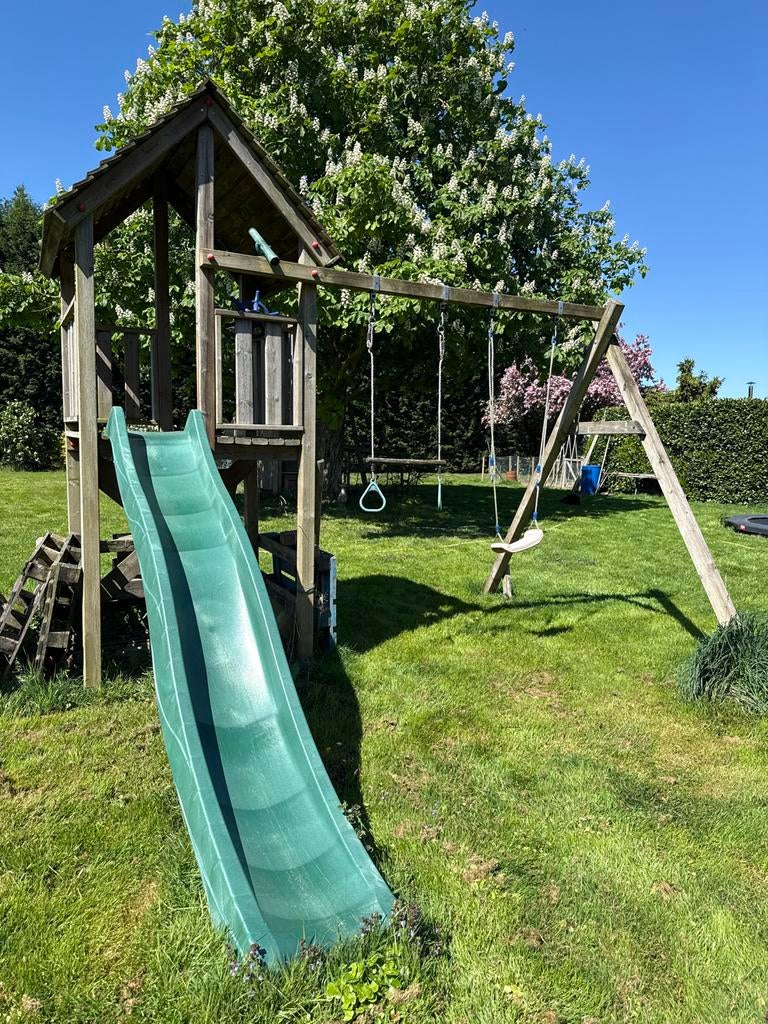 Houten speelhuis met glijbaan en schommels, Kinderen en Baby's, Speelgoed | Buiten | Speelhuisjes, Ophalen, Gebruikt, Hout