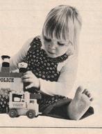 Retro reclame 1976 Lego Duplo meisje met politiewagen, Verzamelen, Verzenden, Overige typen