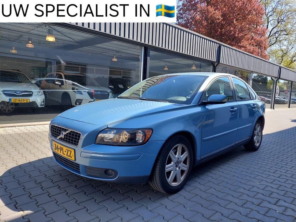 Volvo S40 2.4 Momentum drie eigenaren 11 jaar dezelfde eigen, Auto's, Volvo, Voorwielaandrijving, Gebruikt, 700 kg, Blauw