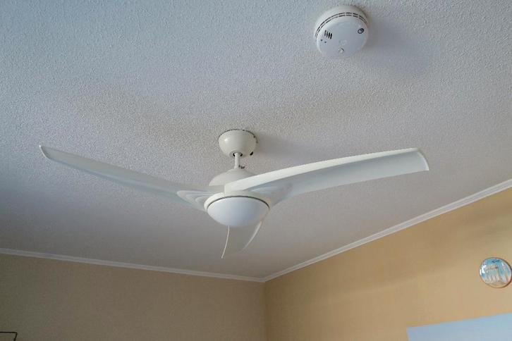 Plafond ventilator met verlichting + afstandsbediening, Witgoed en Apparatuur, Ventilatoren, Zo goed als nieuw, Plafondventilator