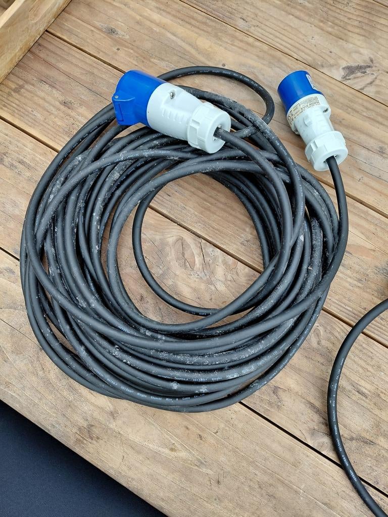 Caravan stekker 20m en verloop stuk, Ophalen