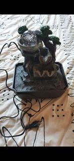 Waterornament met LED-verlichting en glazen bol, Tuin en Terras, Ophalen, Zo goed als nieuw, Kunststof, Waterornament