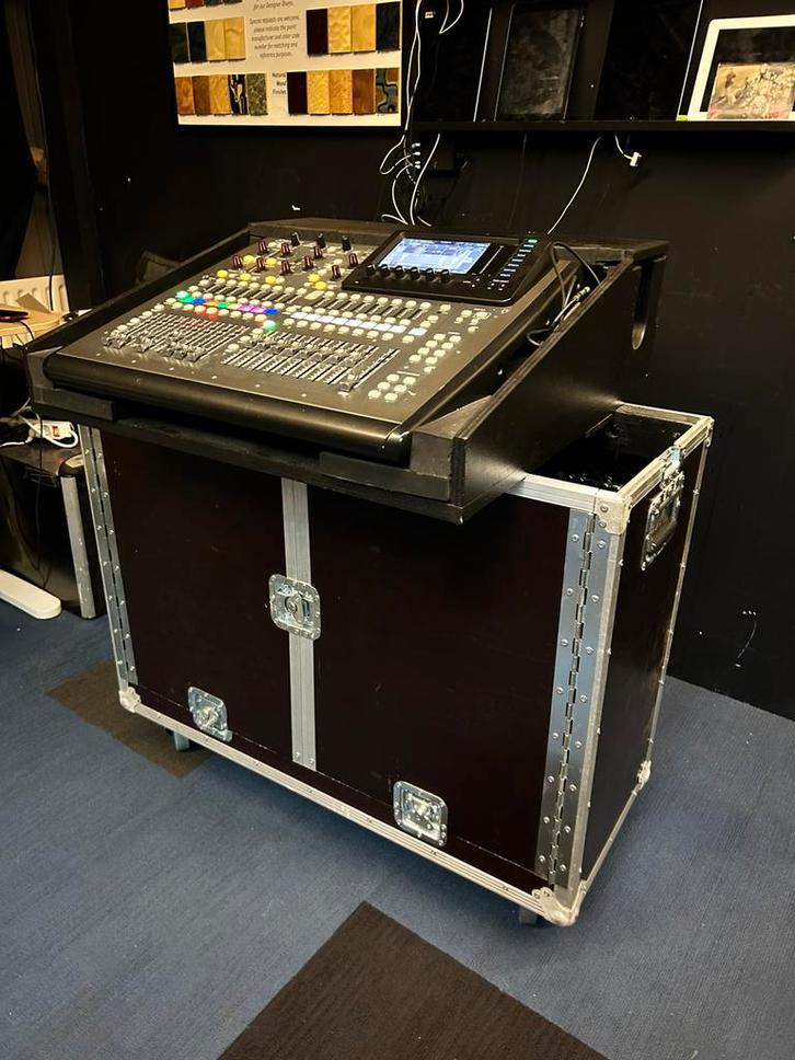 Behringer x32 compact + flipcase + dante live kaart, Muziek en Instrumenten, Mengpanelen, Zo goed als nieuw, 20 kanalen of meer