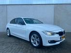 BMW 3-SERIE 320i Automaat Sedan Xenon Sport Leder Navi, Auto's, Euro 5, Achterwielaandrijving, 4 cilinders, Wit