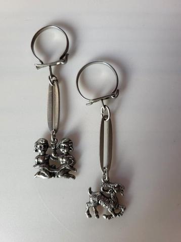 Sleutelhangers sterrenbeelden. beschikbaar voor biedingen