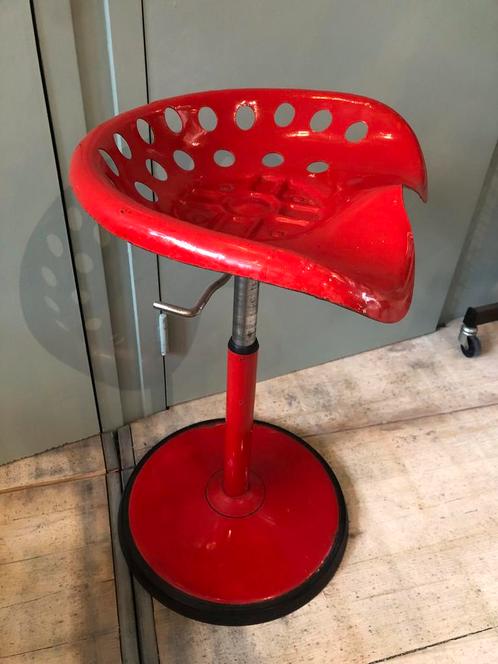 Tractor seat stoel vintage design Etienne Fermigier Mirima, Huis en Inrichting, Stoelen, Gebruikt, Eén, Metaal, Rood, Ophalen