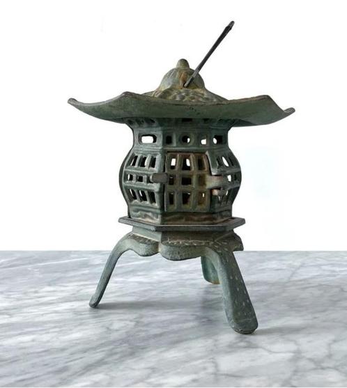 Gietijzeren Japanse pagode lantaarn vintage, Tuin en Terras, Tuinbeelden, Gebruikt, Overige typen, Metaal, Ophalen of Verzenden
