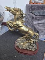 Goudkleurige Paardensculptuur – Elegant & Dynamisch Design, Ophalen