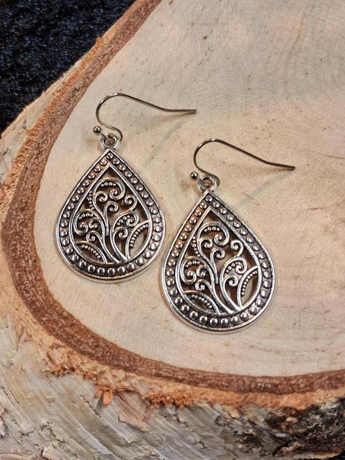 zilverkleurige vintage boho oorbellen curly, Sieraden, Tassen en Uiterlijk, Oorbellen, Overige materialen, Zilver, Ophalen of Verzenden