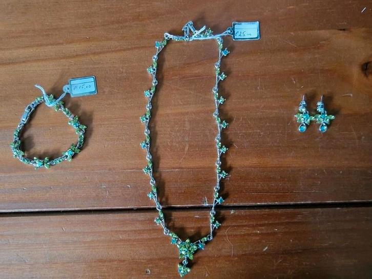 Groene sieraden set nooit gedragen, Sieraden, Tassen en Uiterlijk, Kettingen, Zo goed als nieuw, Overige materialen, Groen, Met kristal