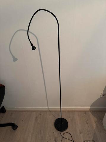 Zwarte Vloerlamp met Flexibele Arm beschikbaar voor biedingen