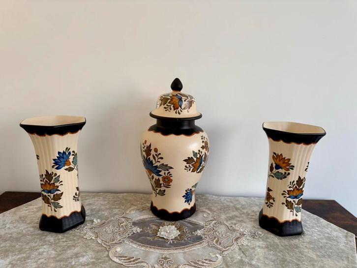 Drie Flora Gouda Plateel Vazen, Antiek en Kunst, Antiek | Vazen, Ophalen of Verzenden