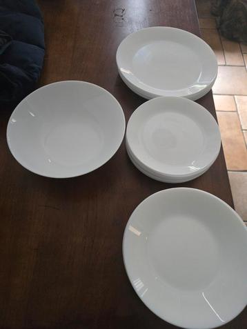 Gratis IKEA Servies Ophalen beschikbaar voor biedingen