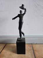 Bronze beeldje van Rob verhoeve, Ophalen