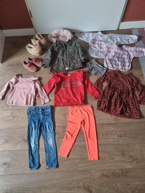 Meisjes kleding maat 98-104.Met pantoffels 25 en schoenen 26, Kinderen en Baby's, Kinderkleding | Kinder-kledingpakketten, Zo goed als nieuw