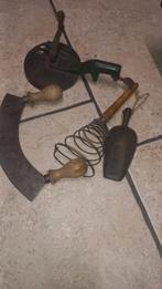 bonenmolen, kaasmes, eierklopper en schep uit de oude doos, Huis en Inrichting, Ophalen of Verzenden