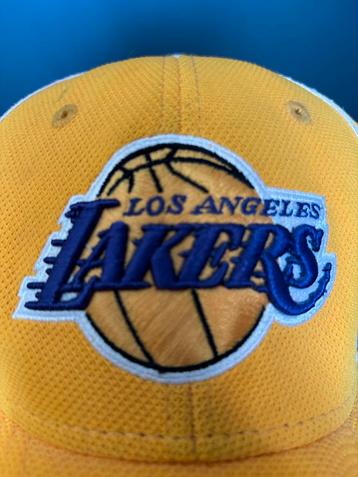 Echte Lakers pet uit Amerika beschikbaar voor biedingen