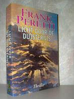 Frank Peretti - Licht door de duisternis (christelijke pb), Ophalen of Verzenden, Zo goed als nieuw, Nederland