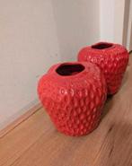 2 rode aardbeien vorm vazen, Huis en Inrichting, Woonaccessoires | Vazen, Ophalen, Aardewerk of Porselein, Zo goed als nieuw, Minder dan 50 cm