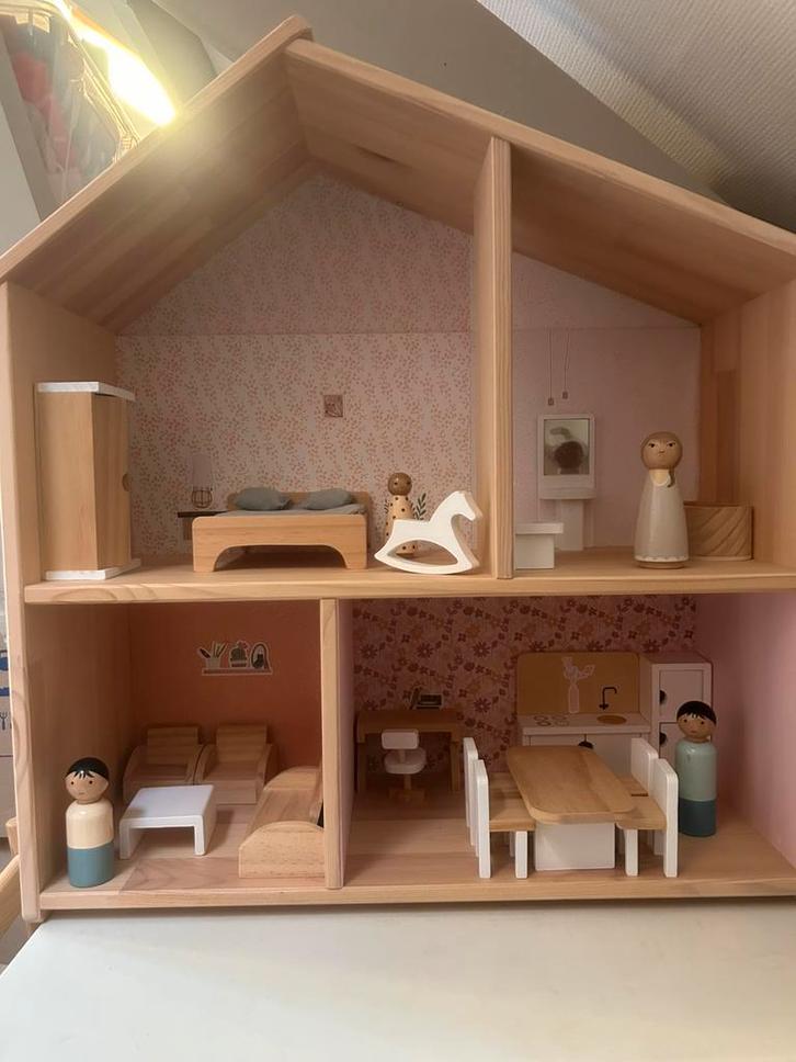 Gepimpt IKEA poppenhuis + inboedel & 4 poppetjes, Kinderen en Baby's, Speelgoed | Poppenhuizen, Gebruikt, Poppenhuis, Ophalen