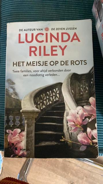 3 boeken van Lucinda Riley - oa Het meisje op de rots beschikbaar voor biedingen