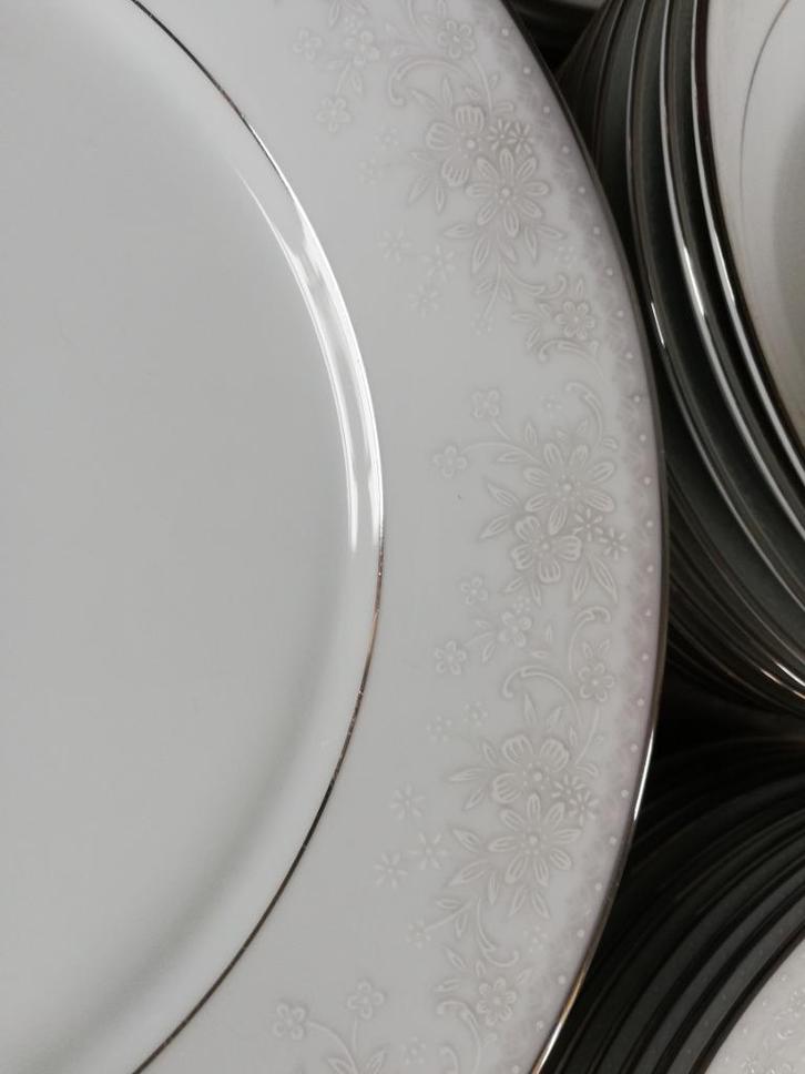 Luxe servies Noritake bone china, Misty mooi subtiel decor, Huis en Inrichting, Keuken | Servies, Zo goed als nieuw, Overige stijlen