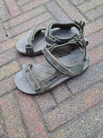Sandalen beschikbaar voor biedingen