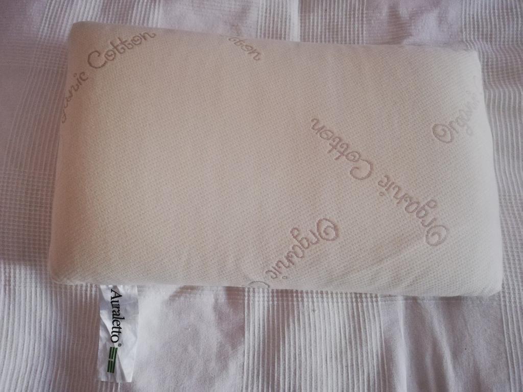 Natuurlatex hoofdkussens (soft) merk Auraletto, Ophalen, Eenpersoons, Wit, Zo goed als nieuw