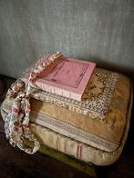 Antiek roze boekje ‘ Volks-almanak’ uit 1838, Antiek en Kunst, Antiek | Boeken en Bijbels, Ophalen of Verzenden, Diverse auteurs