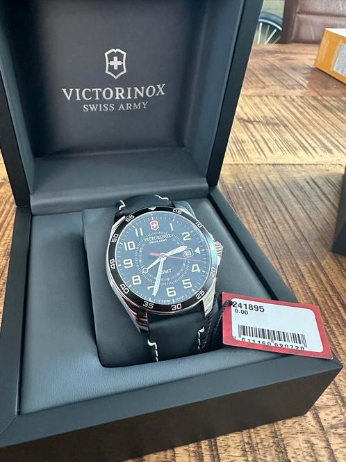Victorinox FieldForce GMT Herenhorloge - Nieuwstaat, Sieraden, Tassen en Uiterlijk, Sporthorloges, Nieuw, Ophalen of Verzenden