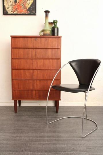 Jaren 60 vintage ladekast Deens smal / hoge uitvoering beschikbaar voor biedingen