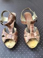 37 bruin met bandjes, met houten hak, Ophalen of Verzenden, Nieuw