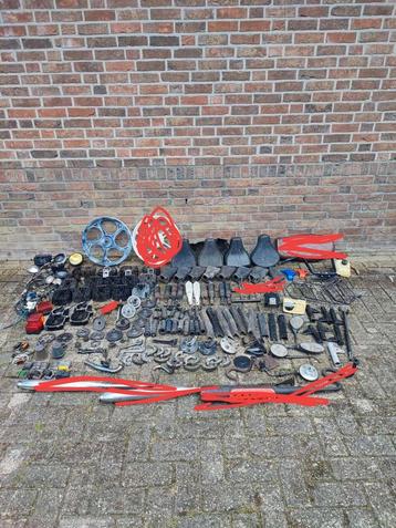 Partij Tomos onderdelen UITVERKOOP beschikbaar voor biedingen