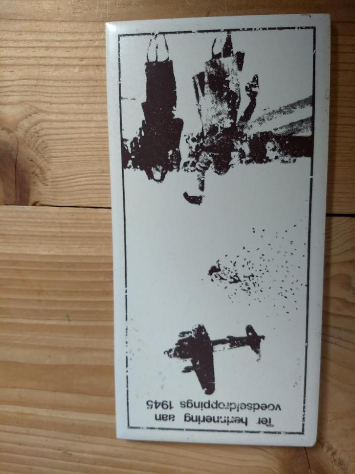 wandtegel ter herinnering aan voedseldroppings 1945, Antiek en Kunst, Antiek | Wandborden en Tegels, Ophalen