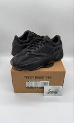 Yeezy Boost 700 Utility Black 38 2/3, Kleding | Heren, Nieuw, Ophalen of Verzenden, Sneakers of Gympen, Zwart