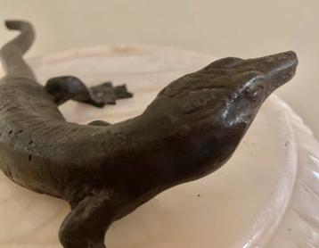 Antiek Indonesisch beeldje komodo varaan hagedis Indonesië. beschikbaar voor biedingen