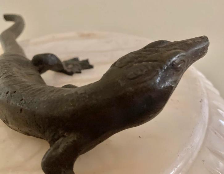 Antiek Indonesisch beeldje komodo varaan hagedis Indonesië., Antiek en Kunst, Kunst | Beelden en Houtsnijwerken, Ophalen of Verzenden