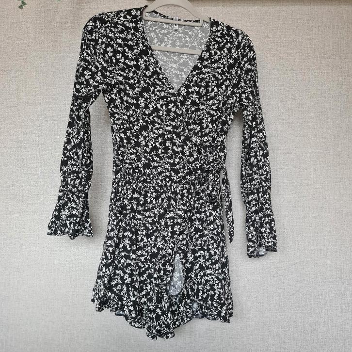 Zwarte playsuit met witte bloemen, Kleding | Dames, Jumpsuits, Gedragen, Zwart, Verzenden