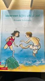 Anneke Scholtens - Iedereen kijkt altijd zo! (dyslexie boek), Ophalen of Verzenden, Fictie algemeen, Zo goed als nieuw