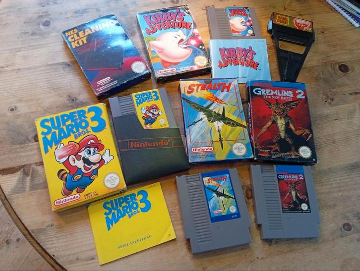 Nintendo Nes Spellen in doosje met cleaning kit en GameGenie, Spelcomputers en Games, Games | Nintendo NES, Zo goed als nieuw