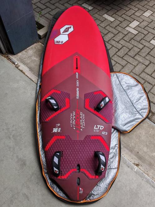 Tabou Rocket Plus 123 LTD 2023 – zelden gebruikt, Watersport en Boten, Windsurfen, Zo goed als nieuw, Plank, Minder dan 250 cm