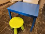 Kindertafel blauw met 2 groene krukjes, merk Ikea Kritter, Gebruikt, Tafel(s) en Stoel(en), Ophalen