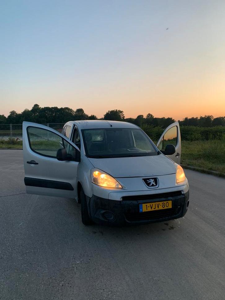 Peugeot Partner 1.6 HDI 2010 nieuwe apk 26/05/2026, Auto's, Bestelauto's, Particulier, Peugeot, Diesel, Handgeschakeld, Origineel Nederlands
