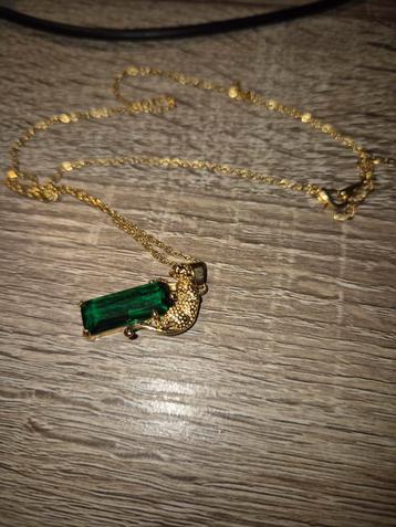 Mooie ketting beschikbaar voor biedingen
