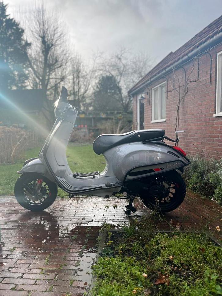 Vespa sprint 4T full option nardo grey, Fietsen en Brommers, Scooters | Vespa, Gebruikt, Vespa S, Maximaal 45 km/u, Benzine, Ophalen