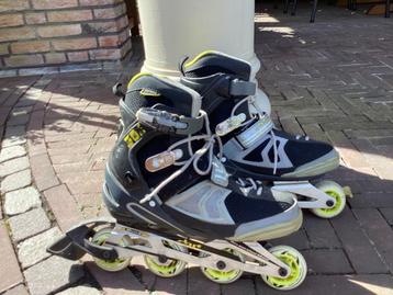 Te koop: Stuf skeelers maat 42 en 8 wieltjes samen €30,00 beschikbaar voor biedingen