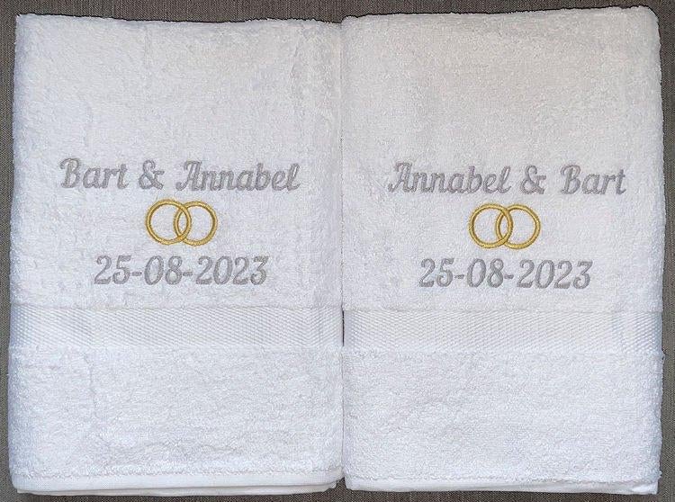 Handdoeken geborduurd met namen & datum (huwelijkscadeau), Ophalen of Verzenden, Nieuw, Overige kleuren, Handdoek